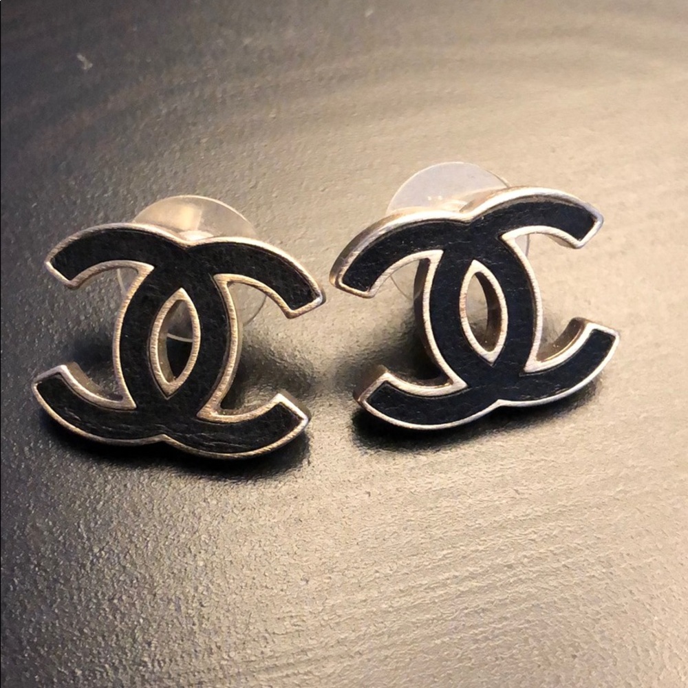 Chanel CC earrings